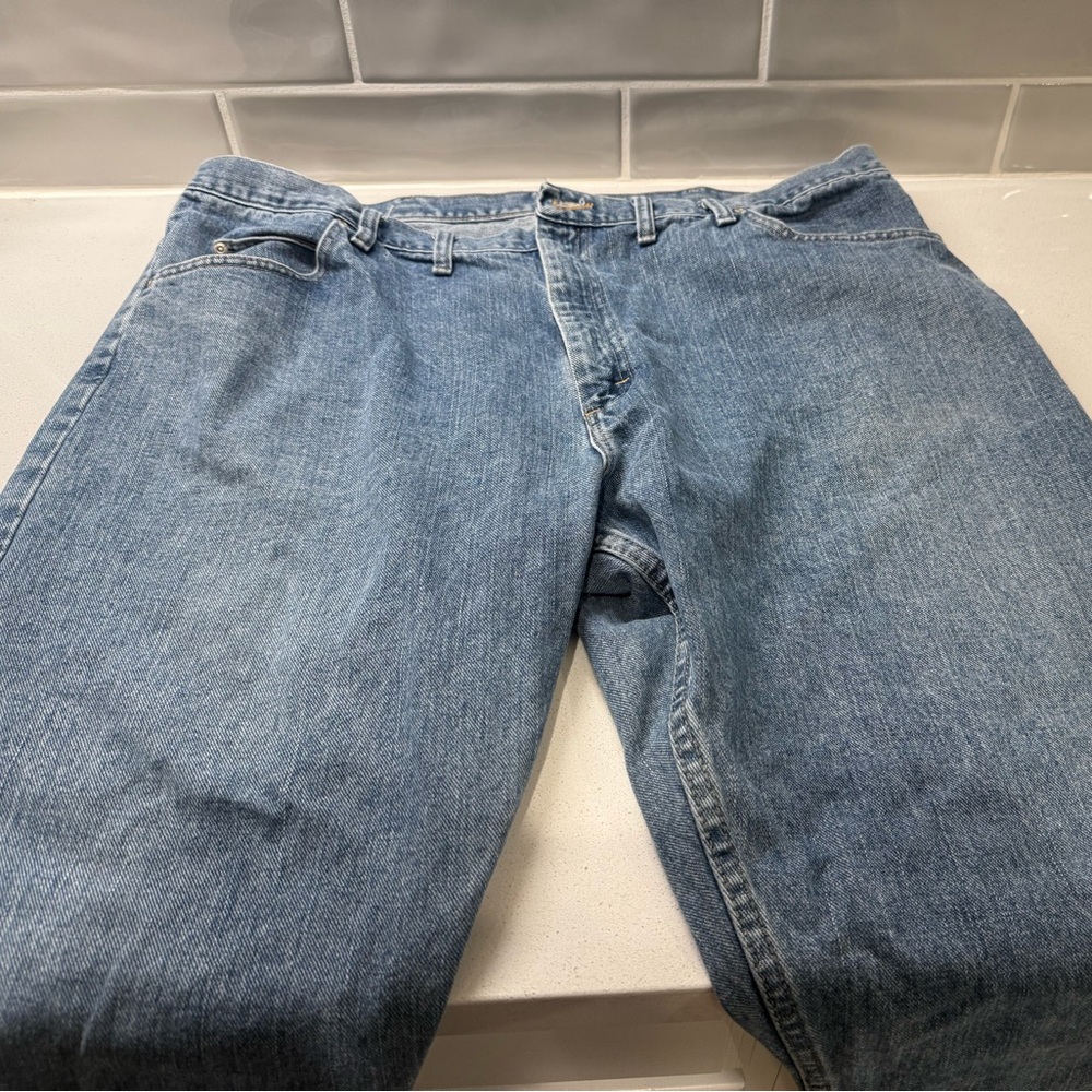 Wrangler Relaxed Fit Blue Denim Jeans. Mens 44 x 30